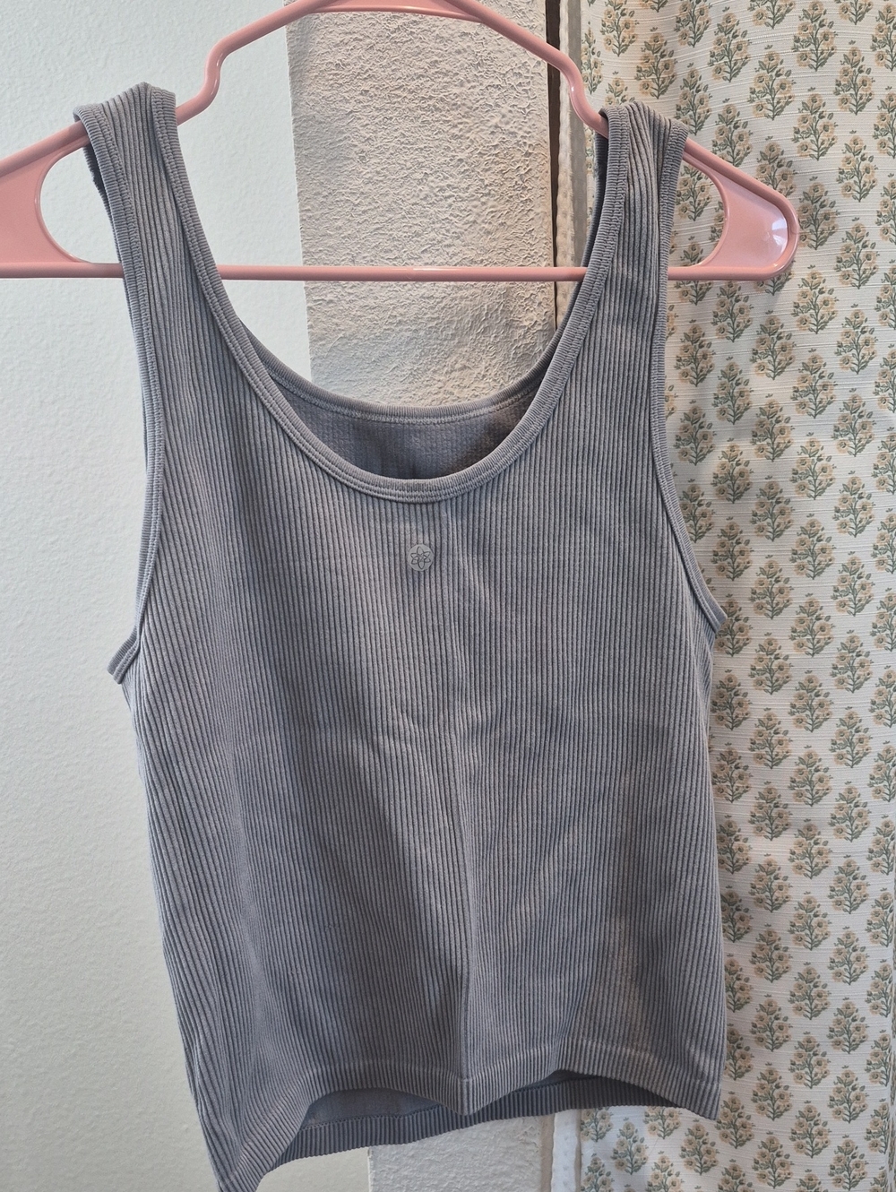 LOT OF 2 Grey & White Ribbed Scoop-Neck Tank Top in Gray